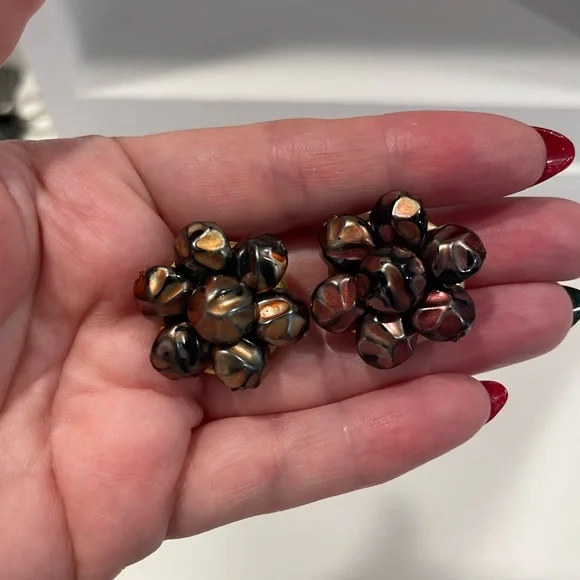 Vintage Faux Brown Pearl Beaded Costume Clip On Earrings. - Picture 1 of 5